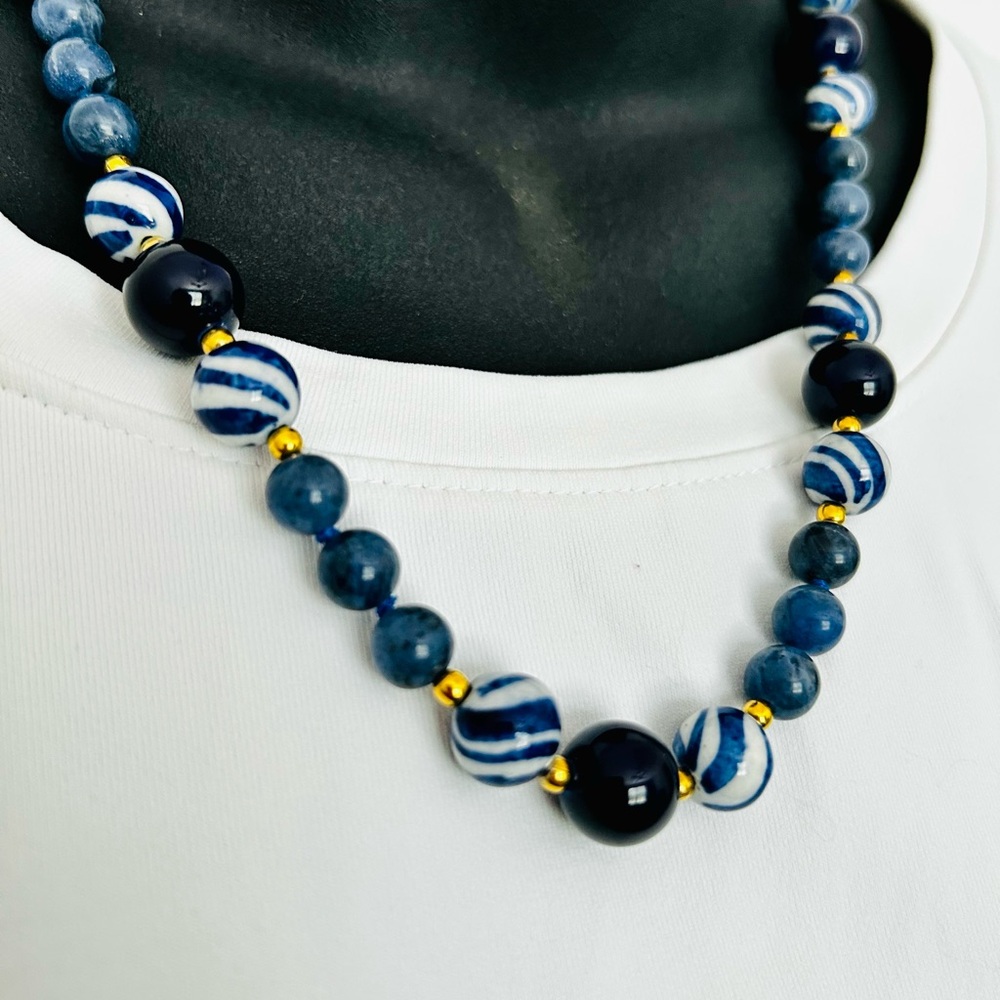 Vintage Elegant Blue and Gold Beaded Necklace